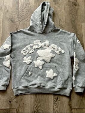 Gray Star Appliqué Pullover Hoodie